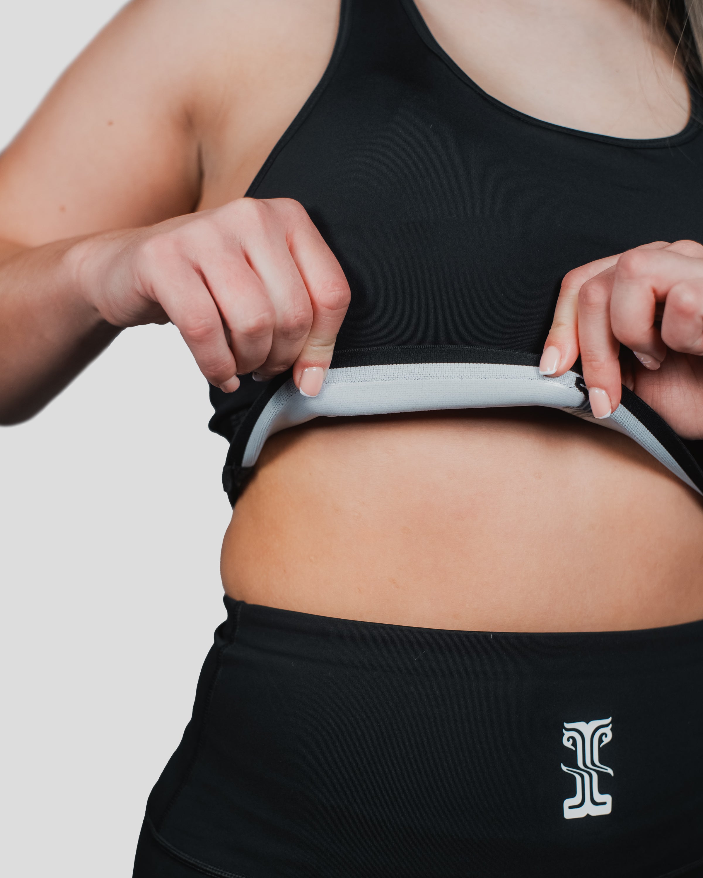 lose-up of the Gorgo Bra’s inner lining, highlighting the breathable and sweat-wicking fabric for maximum comfort.